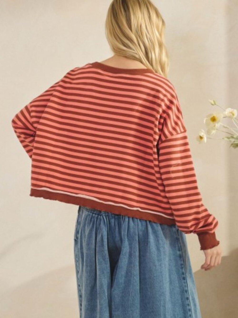 T80. Striped Lettuce Hem Cropped Sweatshirt - Picture 3 of 7